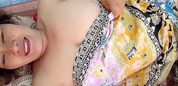 Thai aunty nippleslip